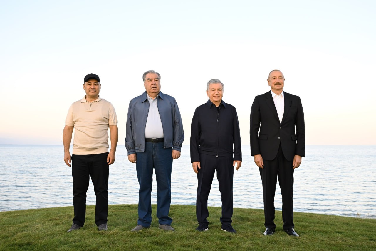 Марказий Осиё давлатлари ва Озарбайжон етакчилари Қирғизистондаги илк халқаро даражадаги гольф клубини очди