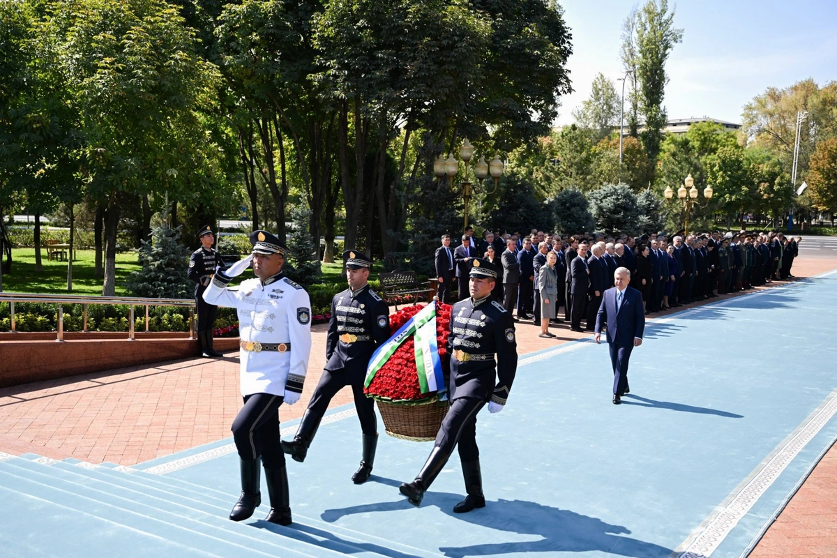 Шавкат Мирзиёев Ислом Каримовни хотирлаш маросимида иштирок этди (фото)